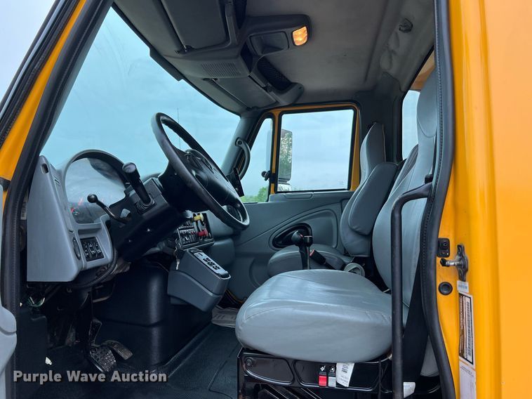 image for item LI9704 2006 International 7400  dump truck