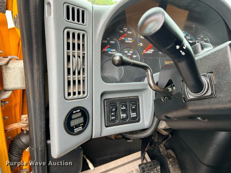 image for item LI9704 2006 International 7400  dump truck