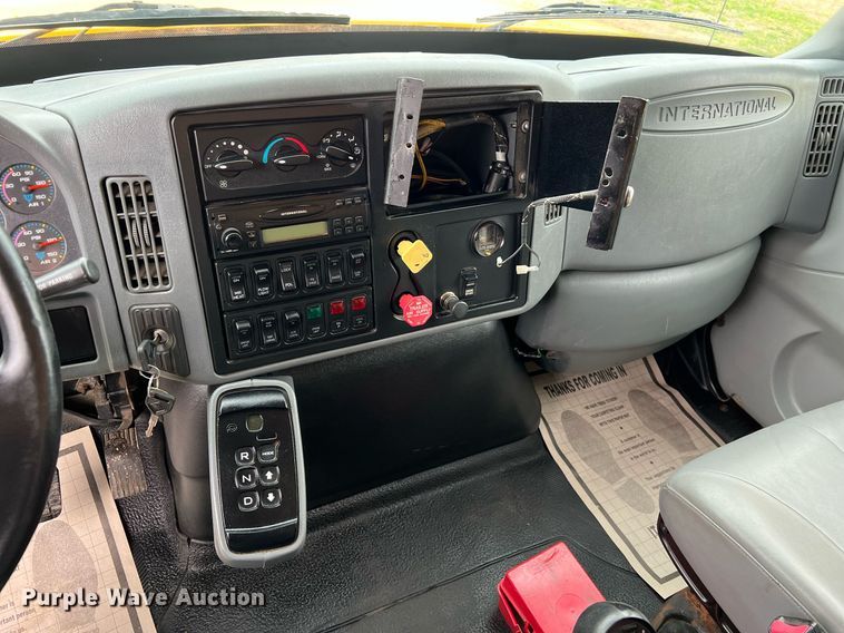 image for item LI9704 2006 International 7400  dump truck