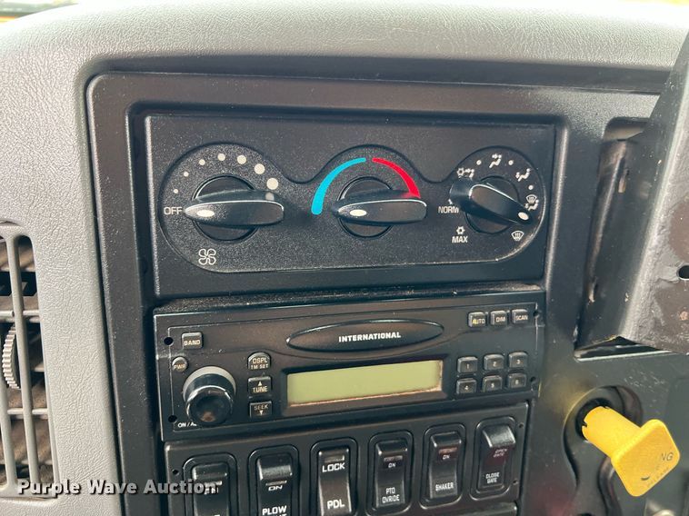 image for item LI9704 2006 International 7400  dump truck