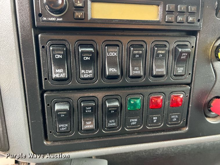 image for item LI9704 2006 International 7400  dump truck