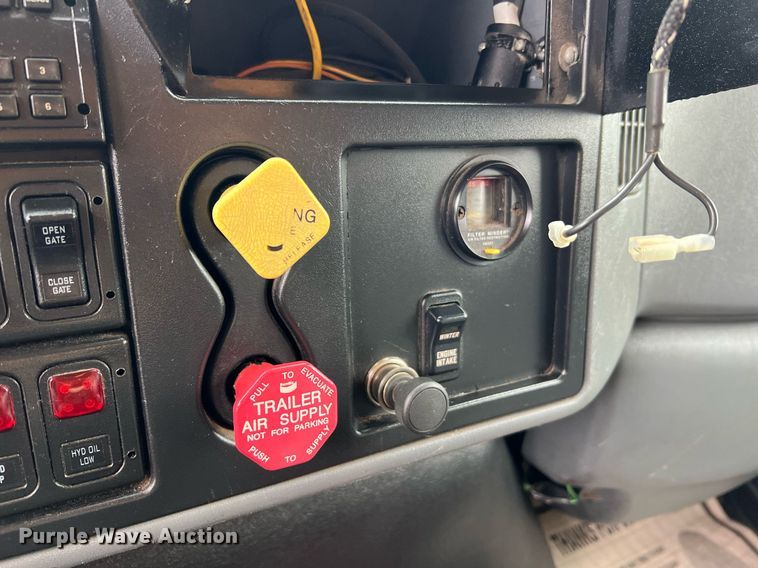 image for item LI9704 2006 International 7400  dump truck