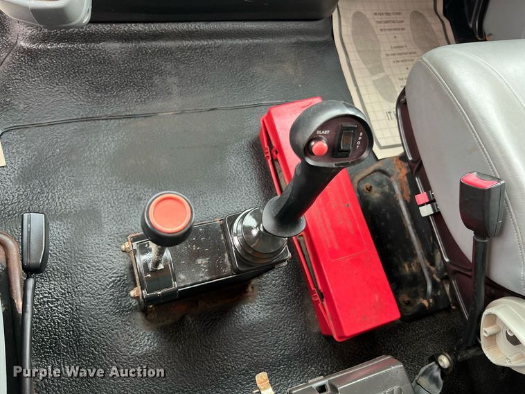 image for item LI9704 2006 International 7400  dump truck