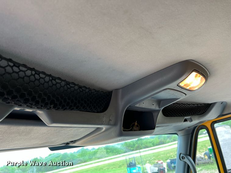 image for item LI9704 2006 International 7400  dump truck