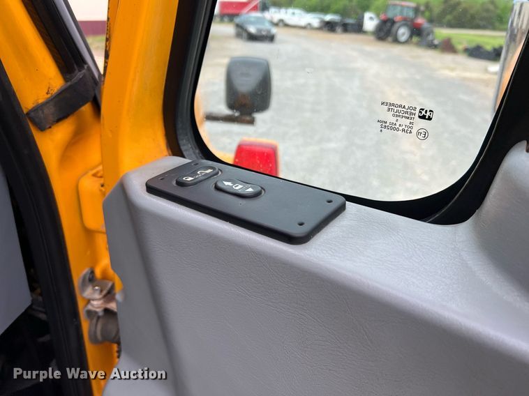 image for item LI9704 2006 International 7400  dump truck