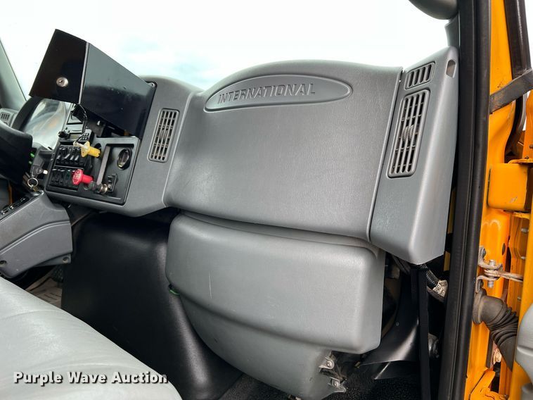 image for item LI9704 2006 International 7400  dump truck