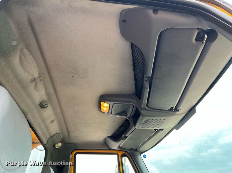 image for item LI9704 2006 International 7400  dump truck