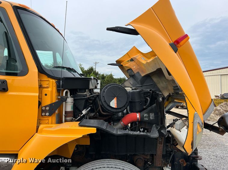 image for item LI9704 2006 International 7400  dump truck