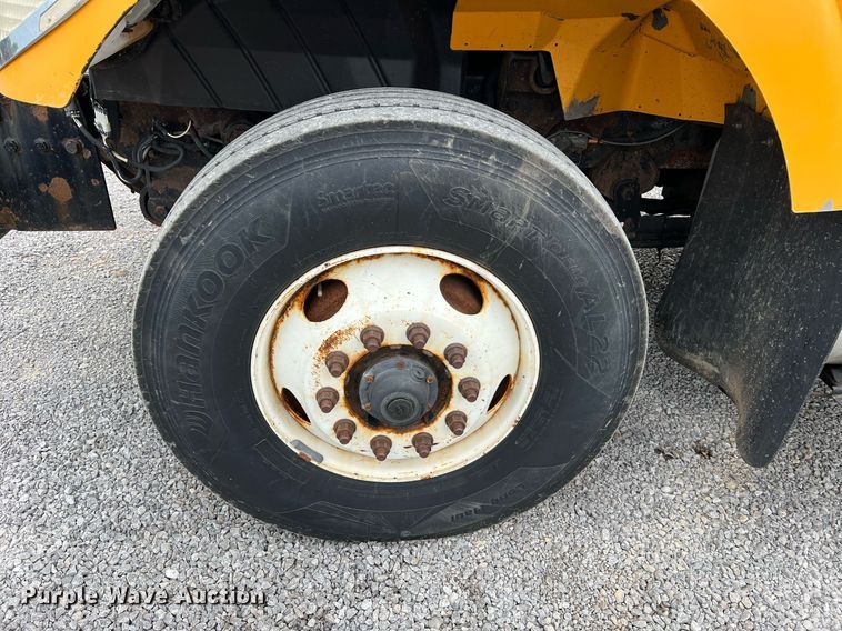 image for item LI9704 2006 International 7400  dump truck