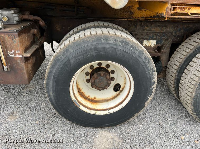 image for item LI9704 2006 International 7400  dump truck