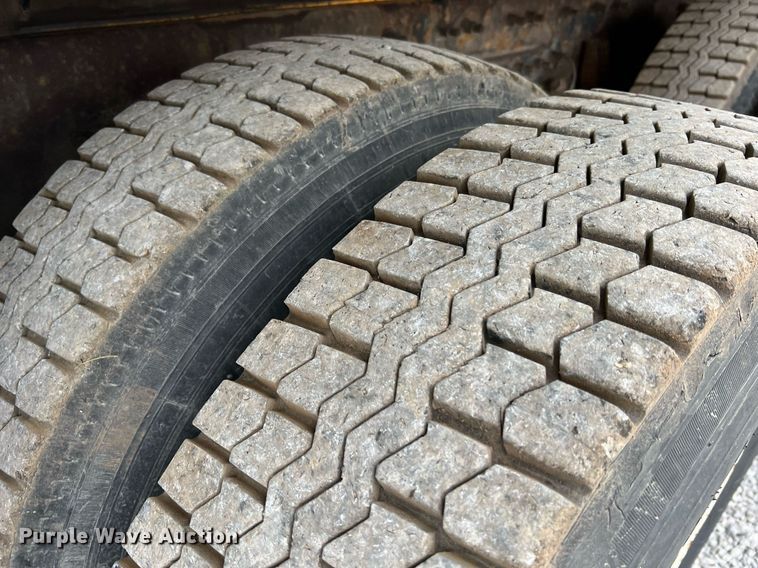 image for item LI9704 2006 International 7400  dump truck