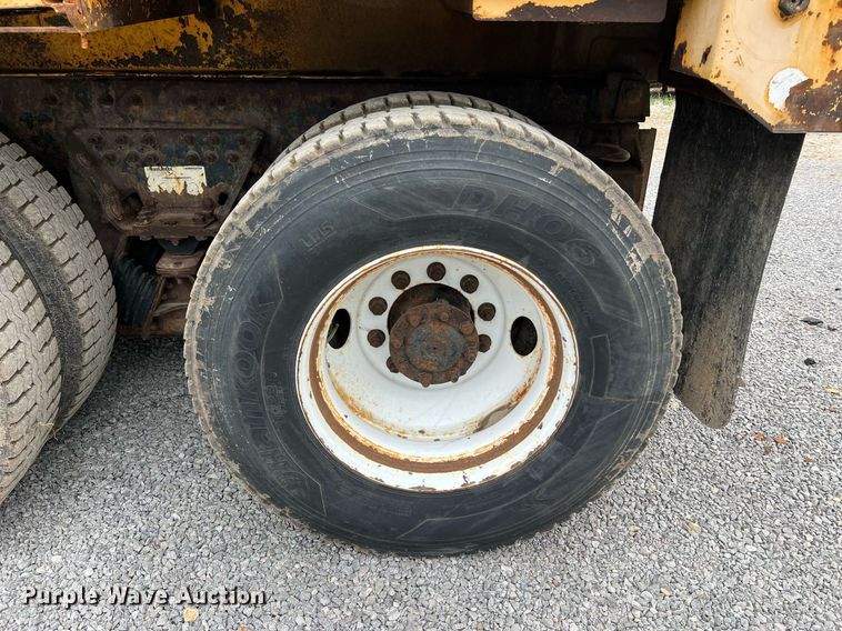 image for item LI9704 2006 International 7400  dump truck