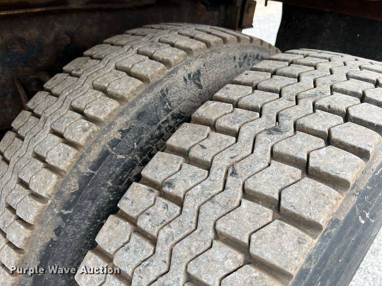 image for item LI9704 2006 International 7400  dump truck