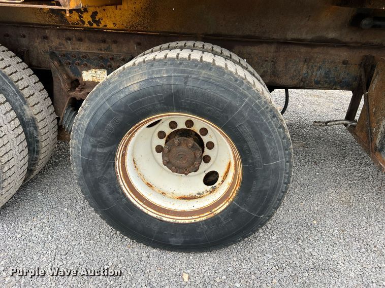 image for item LI9704 2006 International 7400  dump truck