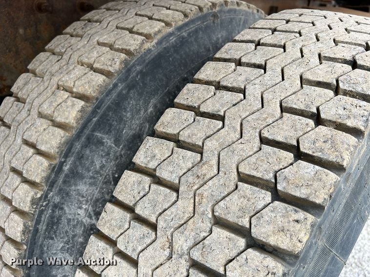 image for item LI9704 2006 International 7400  dump truck