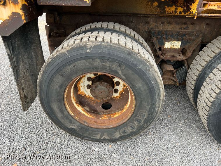 image for item LI9704 2006 International 7400  dump truck