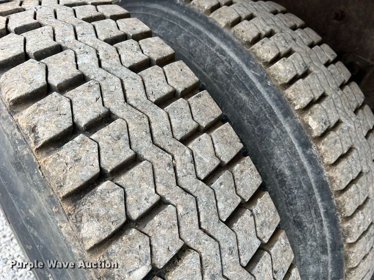 image for item LI9704 2006 International 7400  dump truck