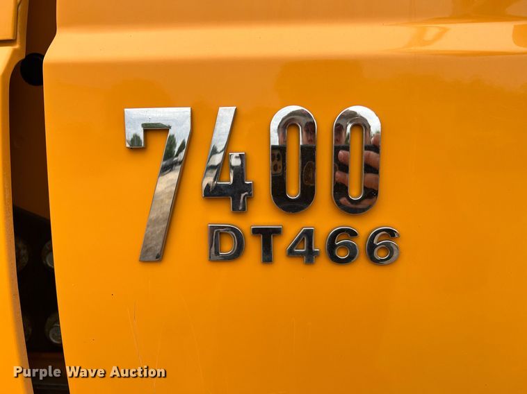 image for item LI9704 2006 International 7400  dump truck