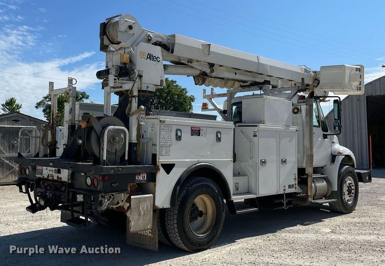 image for item LJ9723 2015 International DuraStar 4400  digger derrick truck