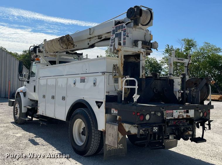 image for item LJ9723 2015 International DuraStar 4400  digger derrick truck