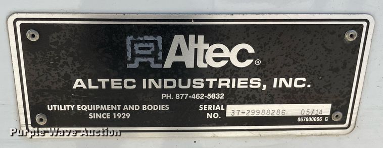 image for item LJ9723 2015 International DuraStar 4400  digger derrick truck