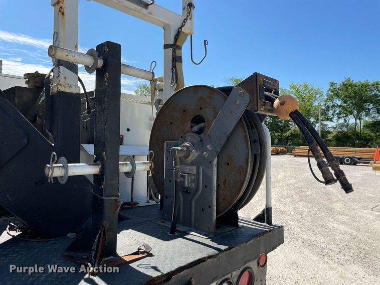 image for item LJ9723 2015 International DuraStar 4400  digger derrick truck