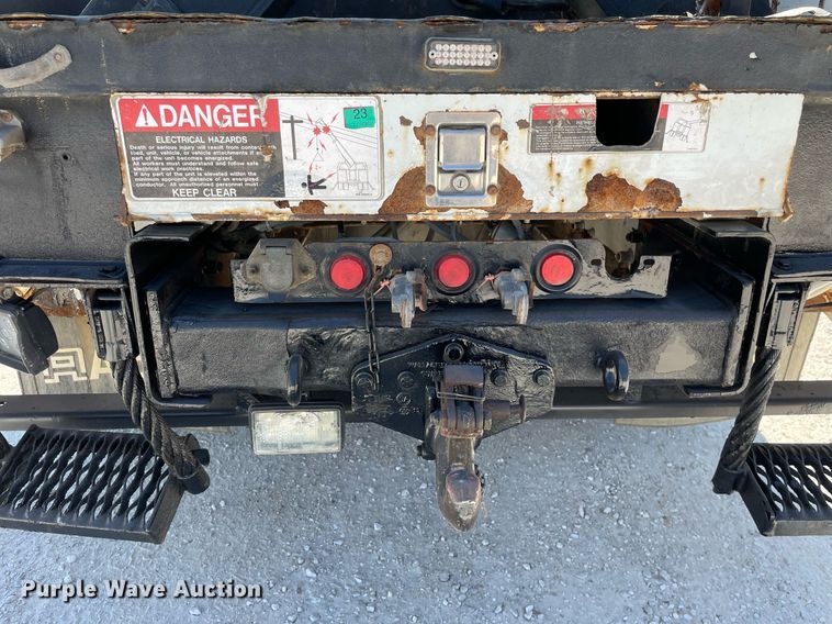 image for item LJ9723 2015 International DuraStar 4400  digger derrick truck