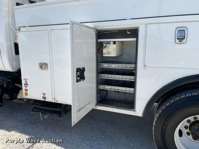 image for item LJ9723 2015 International DuraStar 4400  digger derrick truck