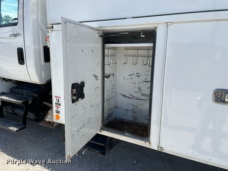 image for item LJ9723 2015 International DuraStar 4400  digger derrick truck