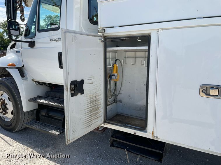 image for item LJ9723 2015 International DuraStar 4400  digger derrick truck