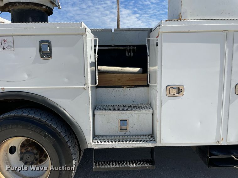 image for item LJ9723 2015 International DuraStar 4400  digger derrick truck