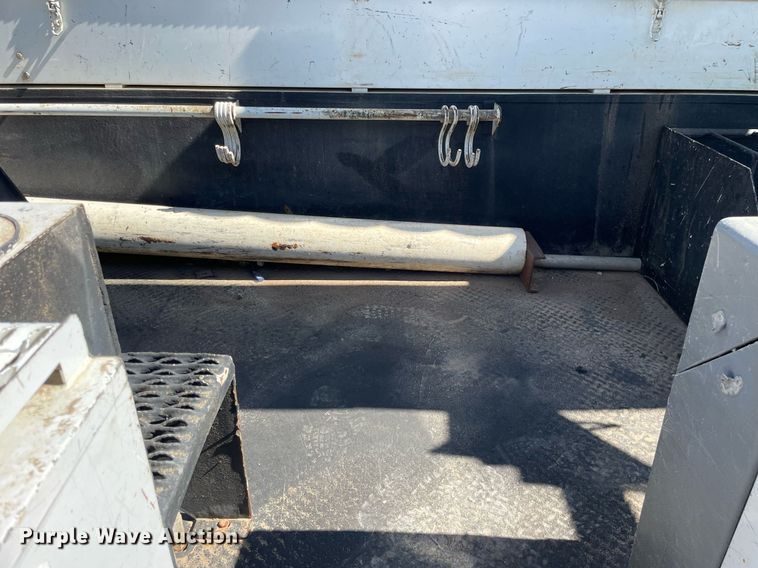 image for item LJ9723 2015 International DuraStar 4400  digger derrick truck