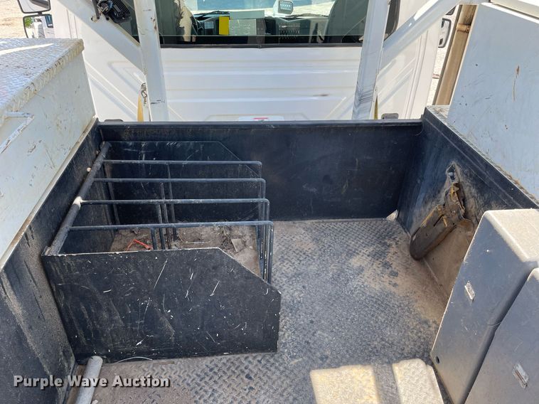 image for item LJ9723 2015 International DuraStar 4400  digger derrick truck