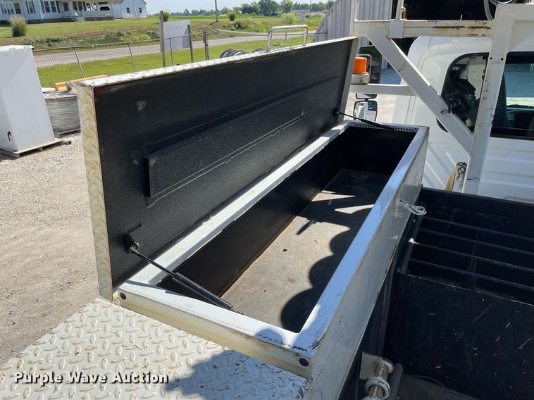 image for item LJ9723 2015 International DuraStar 4400  digger derrick truck