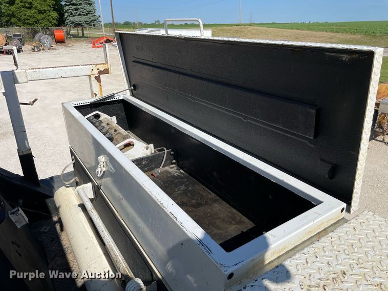 image for item LJ9723 2015 International DuraStar 4400  digger derrick truck