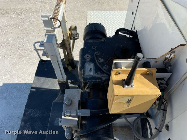 image for item LJ9723 2015 International DuraStar 4400  digger derrick truck