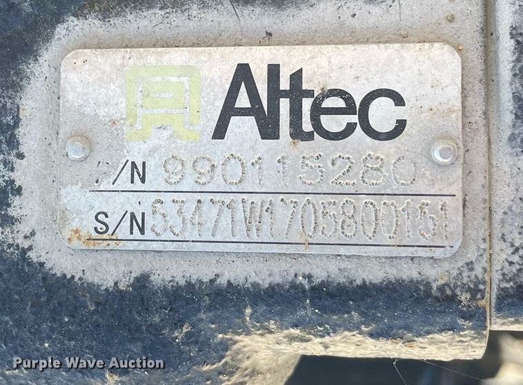 image for item LJ9723 2015 International DuraStar 4400  digger derrick truck