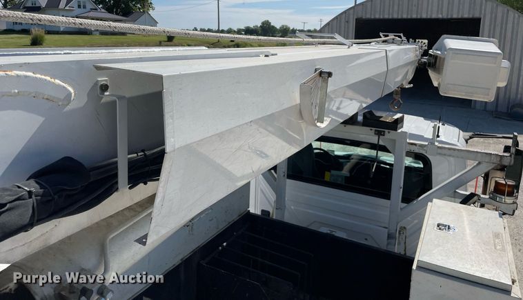 image for item LJ9723 2015 International DuraStar 4400  digger derrick truck