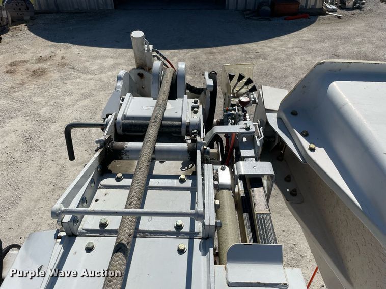 image for item LJ9723 2015 International DuraStar 4400  digger derrick truck