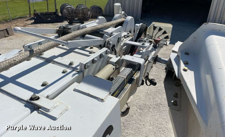 image for item LJ9723 2015 International DuraStar 4400  digger derrick truck