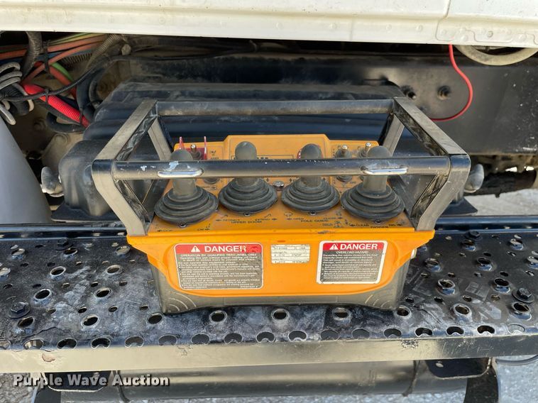 image for item LJ9723 2015 International DuraStar 4400  digger derrick truck