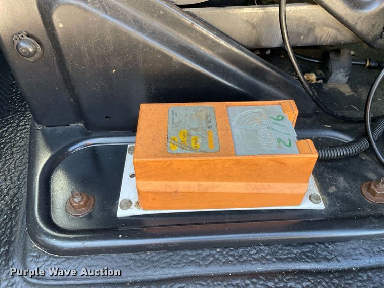 image for item LJ9723 2015 International DuraStar 4400  digger derrick truck