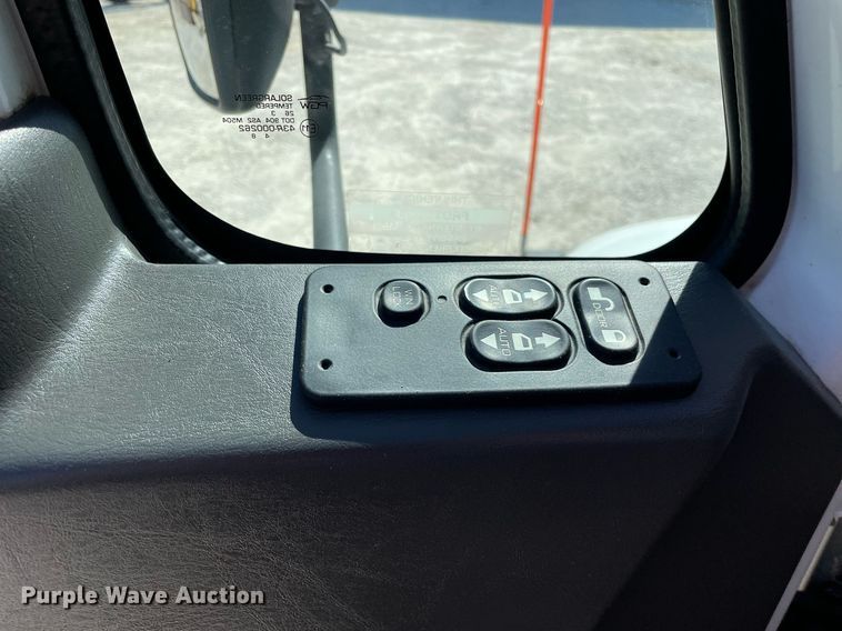 image for item LJ9723 2015 International DuraStar 4400  digger derrick truck