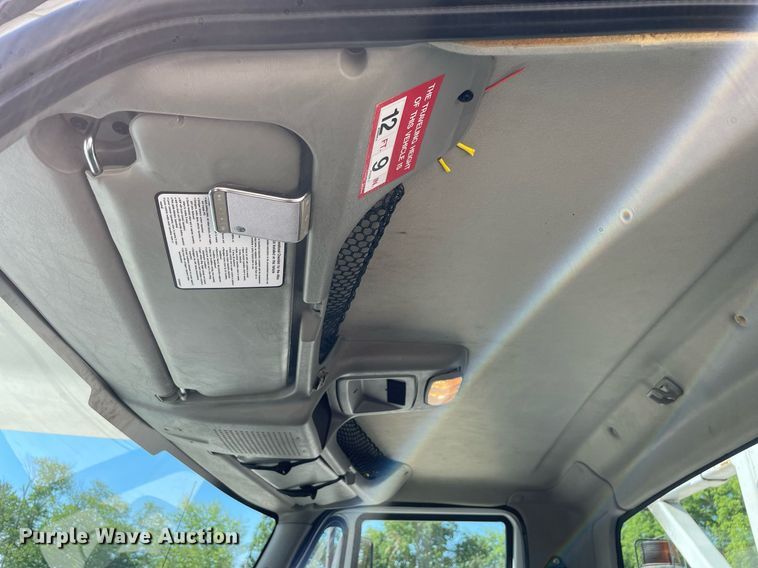 image for item LJ9723 2015 International DuraStar 4400  digger derrick truck