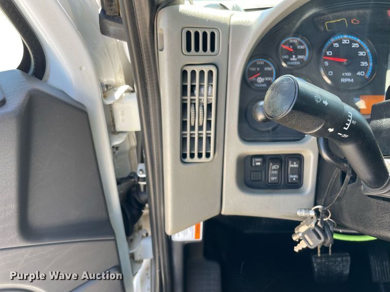 image for item LJ9723 2015 International DuraStar 4400  digger derrick truck