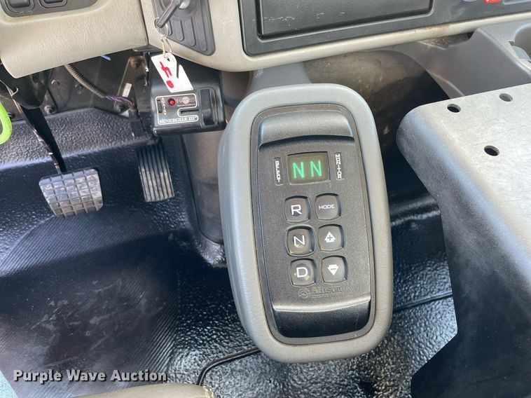 image for item LJ9723 2015 International DuraStar 4400  digger derrick truck