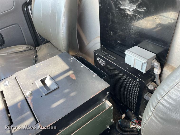 image for item LJ9723 2015 International DuraStar 4400  digger derrick truck