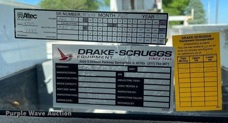 image for item LJ9723 2015 International DuraStar 4400  digger derrick truck