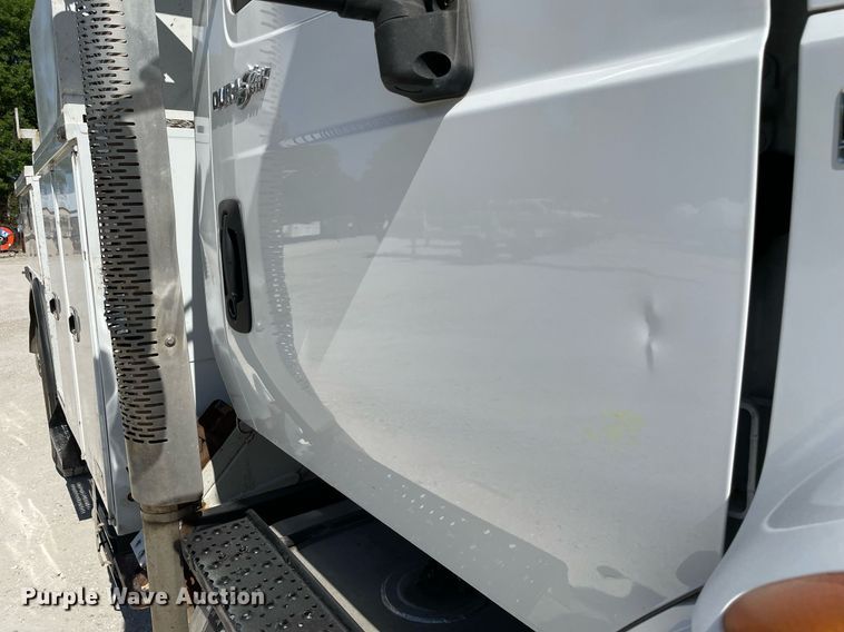 image for item LJ9723 2015 International DuraStar 4400  digger derrick truck