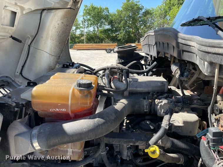 image for item LJ9723 2015 International DuraStar 4400  digger derrick truck